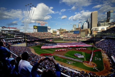 140715-F-PM992-070_Thunderbirds_perform_the_MLB_All-Star_Game_flyover-400x271
