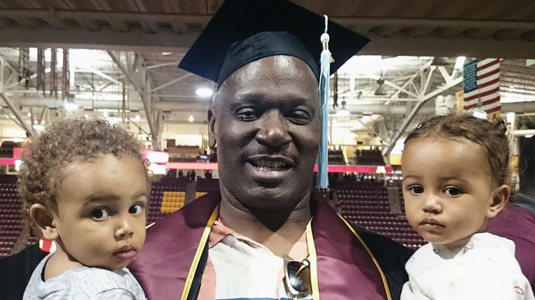 Marion Barber Jr., Gophers Hall-of-Fame running back, earns his degree at  age 57 – CEHD News